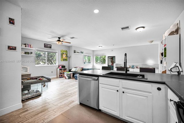 3340 Palomino Dr 222-2, Davie, FL 33024