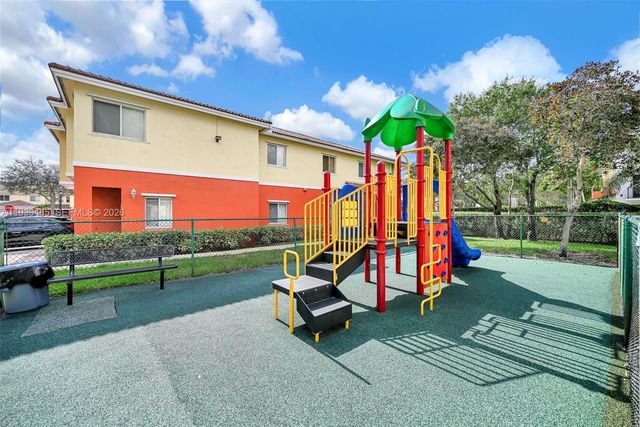 3340 Palomino Dr 222-2, Davie, FL 33024