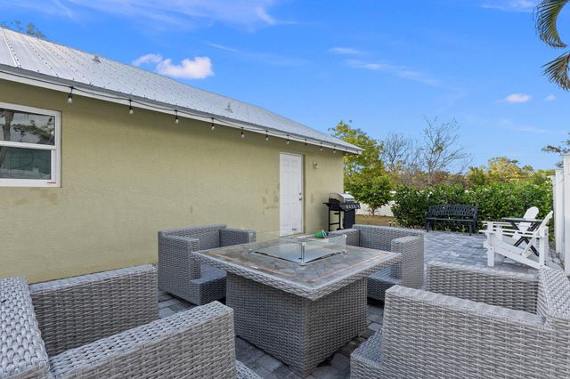 2070 NE Arch Street, Jensen Beach, FL 34957