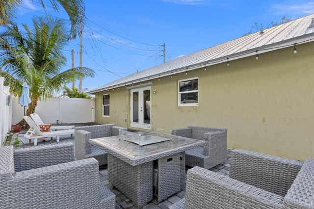 2070 NE Arch Street, Jensen Beach, FL 34957