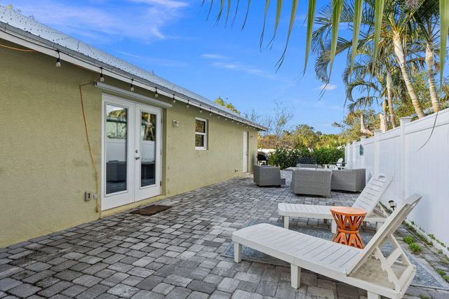 2070 NE Arch Street, Jensen Beach, FL 34957