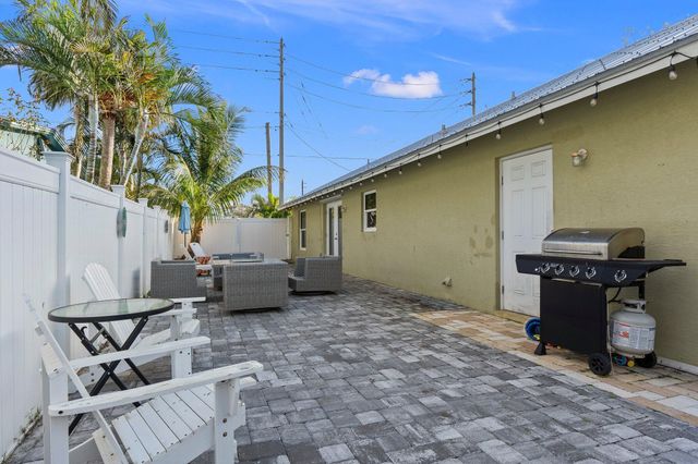 2070 NE Arch Street, Jensen Beach, FL 34957
