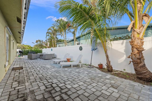 2070 NE Arch Street, Jensen Beach, FL 34957