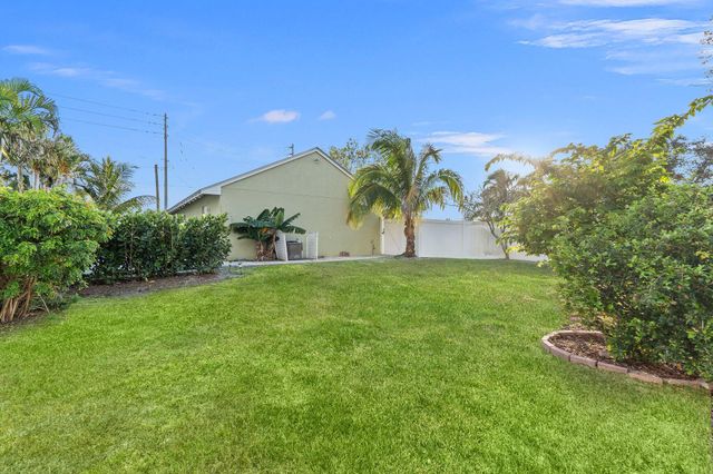 2070 NE Arch Street, Jensen Beach, FL 34957