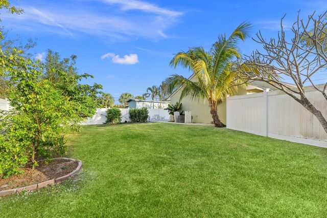 2070 NE Arch Street, Jensen Beach, FL 34957