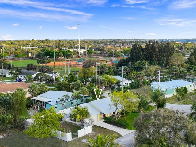 2070 NE Arch Street, Jensen Beach, FL 34957