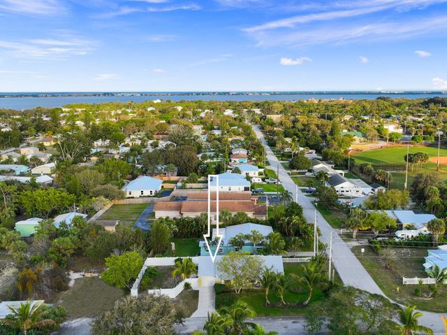 2070 NE Arch Street, Jensen Beach, FL 34957