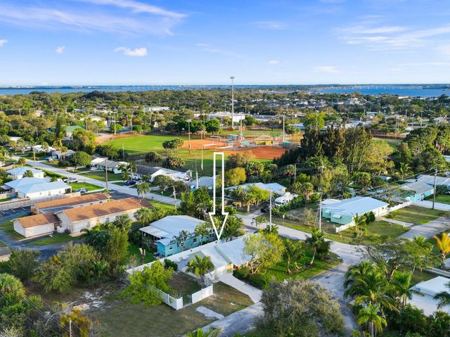 2070 NE Arch Street, Jensen Beach, FL 34957
