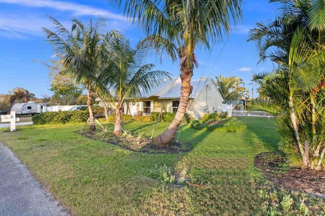2070 NE Arch Street, Jensen Beach, FL 34957