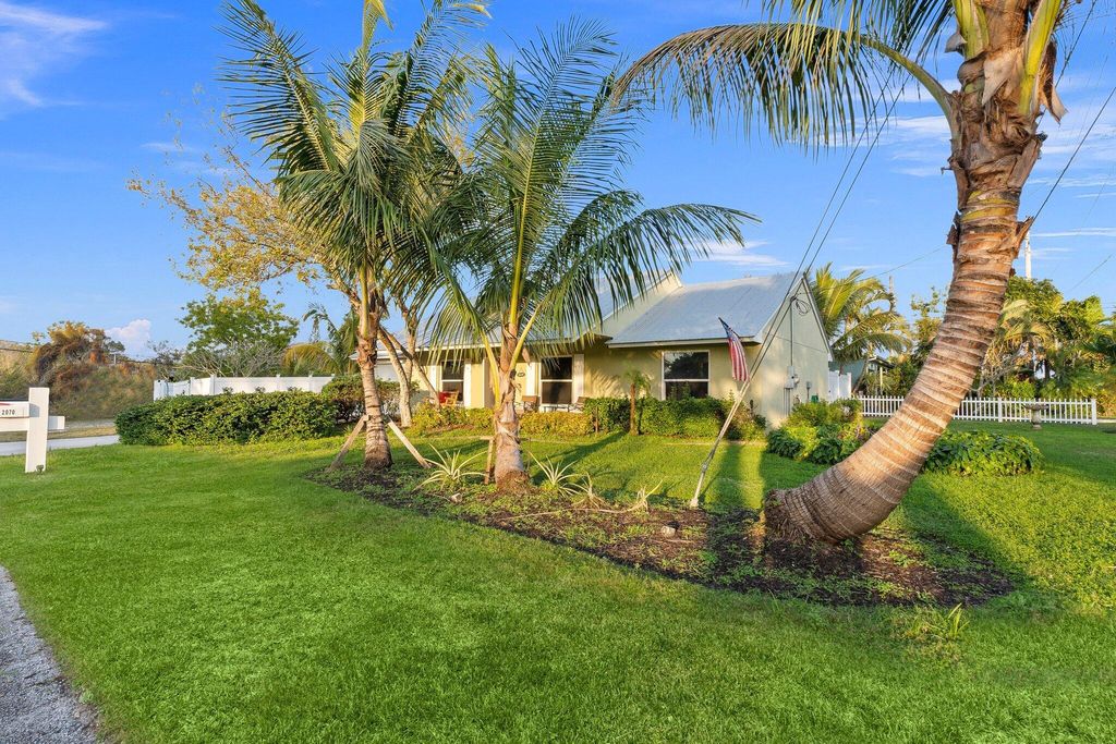 2070 NE Arch Street, Jensen Beach, FL 34957