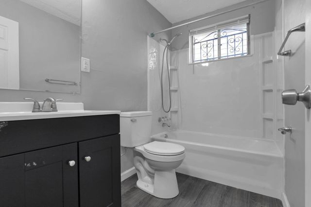 2892 E 11th Avenue, Columbus, OH 43219