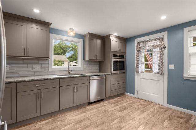 68 Kernwood Ave, Tewksbury, MA 01876