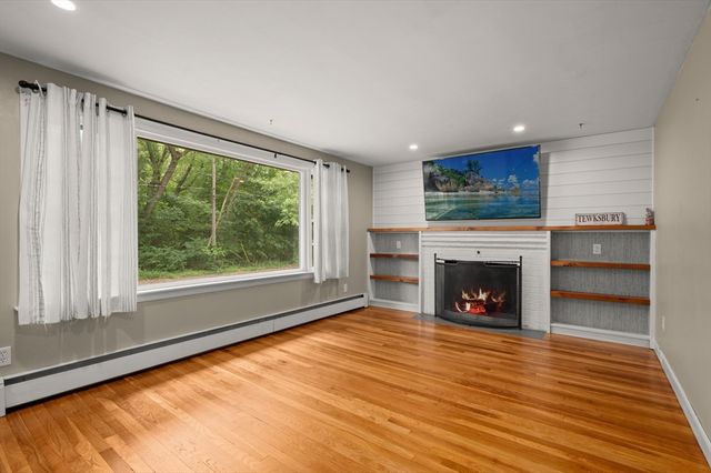 68 Kernwood Ave, Tewksbury, MA 01876
