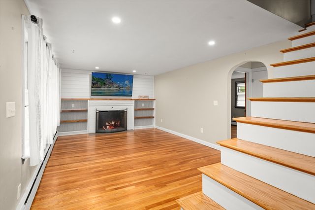 68 Kernwood Ave, Tewksbury, MA 01876