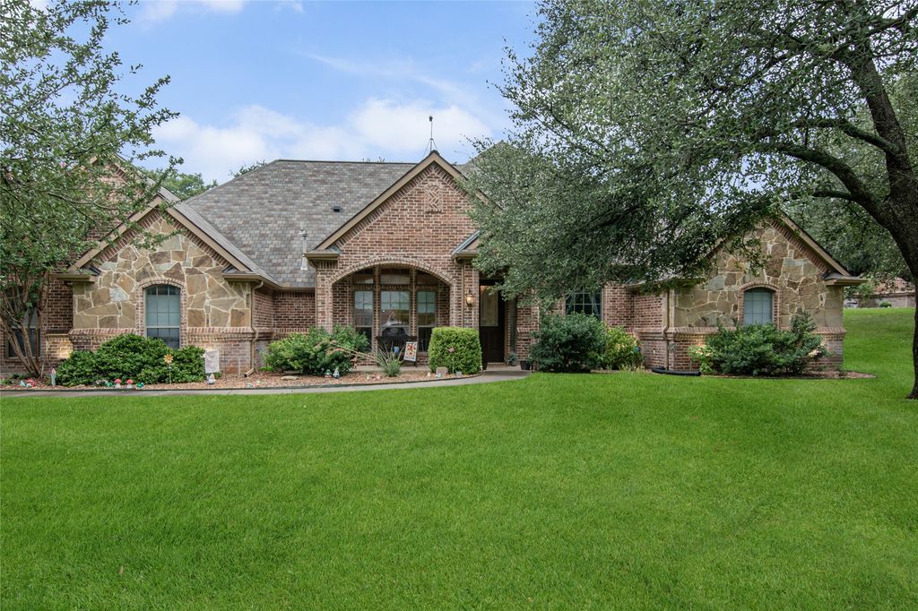 5616 Maple Valley Drive, Azle, TX 76020