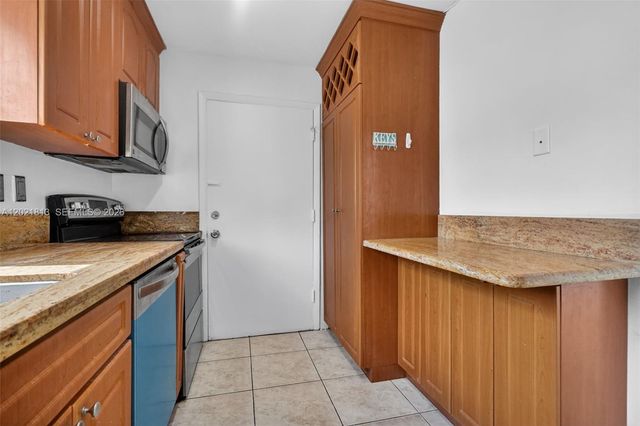 1020 94th St 301, Bay Harbor Islands, FL 33154
