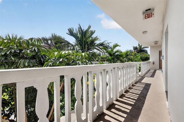 1020 94th St 301, Bay Harbor Islands, FL 33154