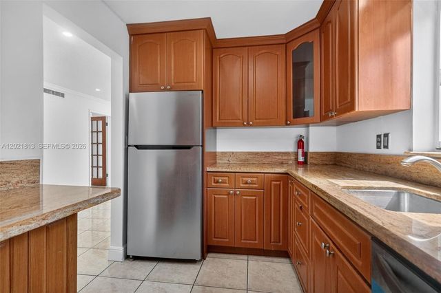 1020 94th St 301, Bay Harbor Islands, FL 33154