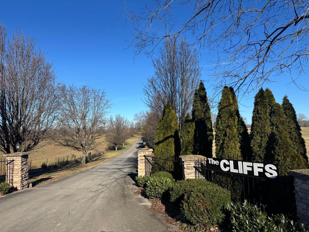 425 Cliffside Drive, Russell Springs, KY 42642