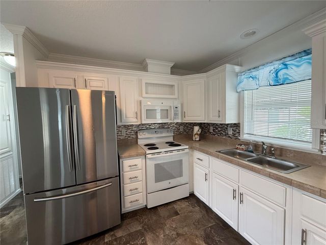 3 DATE AVENUE, Bradenton, FL 34207