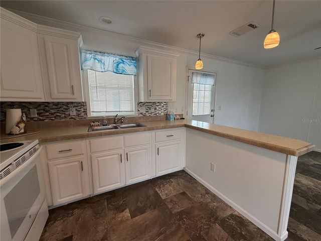 3 DATE AVENUE, Bradenton, FL 34207
