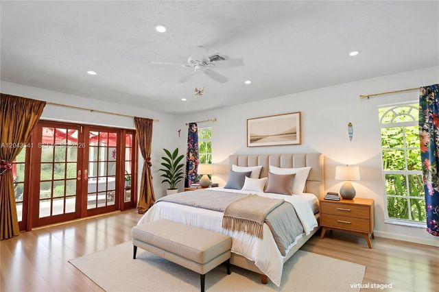 9720 Palmetto Club Ln W, Miami, FL 33157