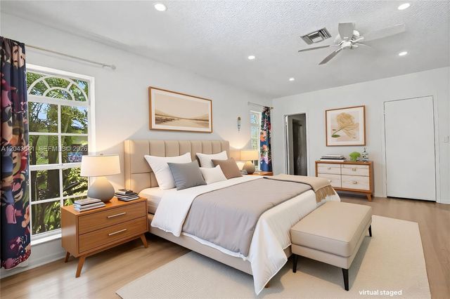 9720 Palmetto Club Ln W, Miami, FL 33157
