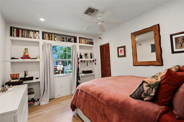 9720 Palmetto Club Ln W, Miami, FL 33157