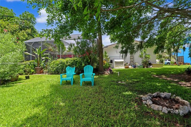 9720 Palmetto Club Ln W, Miami, FL 33157