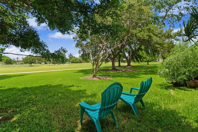 9720 Palmetto Club Ln W, Miami, FL 33157