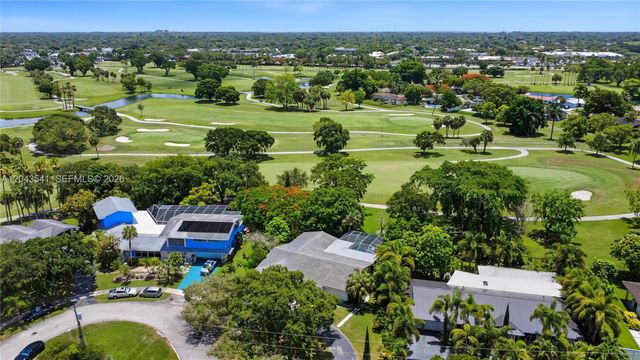 9720 Palmetto Club Ln W, Miami, FL 33157