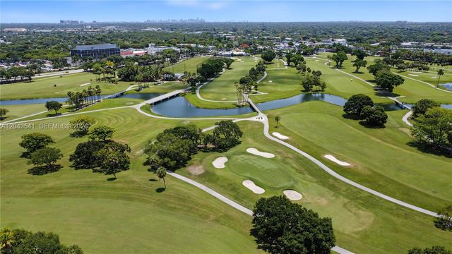 9720 Palmetto Club Ln W, Miami, FL 33157