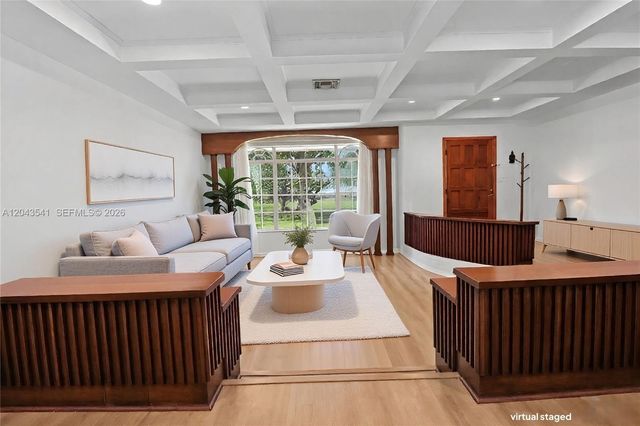 9720 Palmetto Club Ln W, Miami, FL 33157