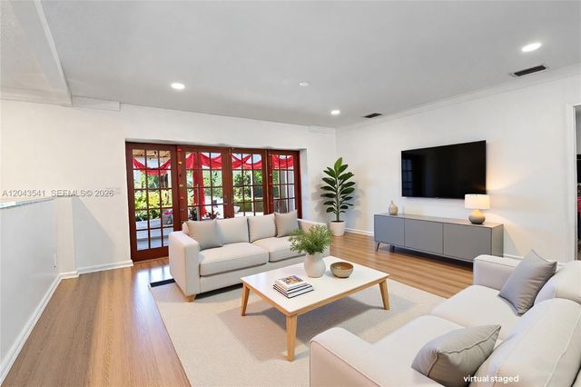 9720 Palmetto Club Ln W, Miami, FL 33157