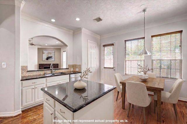 7827 Shady Villa Cove, Houston, TX 77055