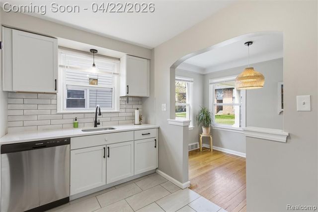 310 E Oakridge Street, Ferndale, MI 48220