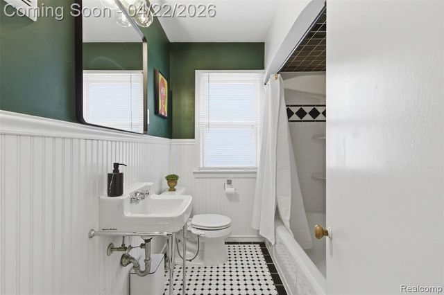 310 E Oakridge Street, Ferndale, MI 48220