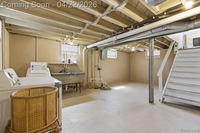 310 E Oakridge Street, Ferndale, MI 48220