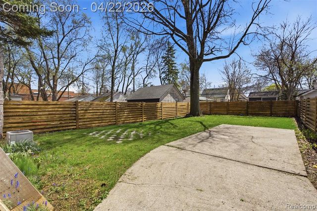 310 E Oakridge Street, Ferndale, MI 48220