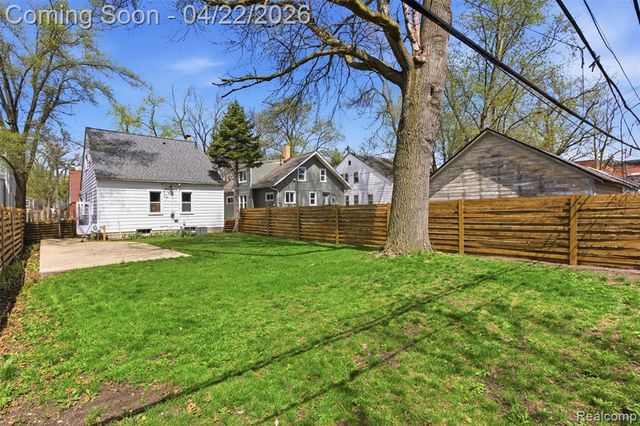 310 E Oakridge Street, Ferndale, MI 48220