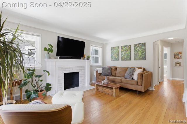 310 E Oakridge Street, Ferndale, MI 48220