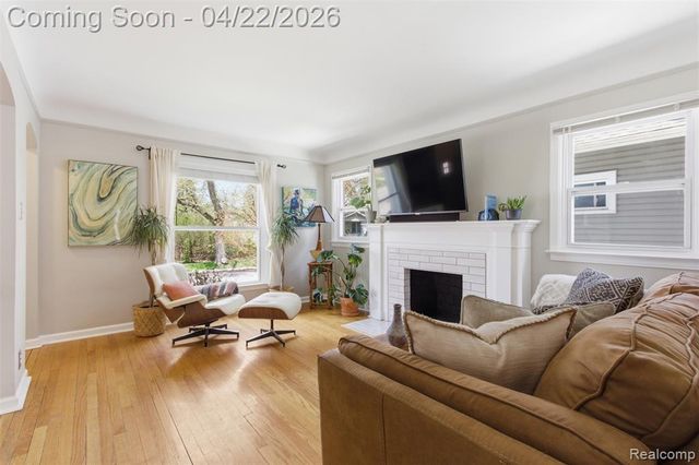 310 E Oakridge Street, Ferndale, MI 48220