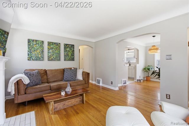 310 E Oakridge Street, Ferndale, MI 48220