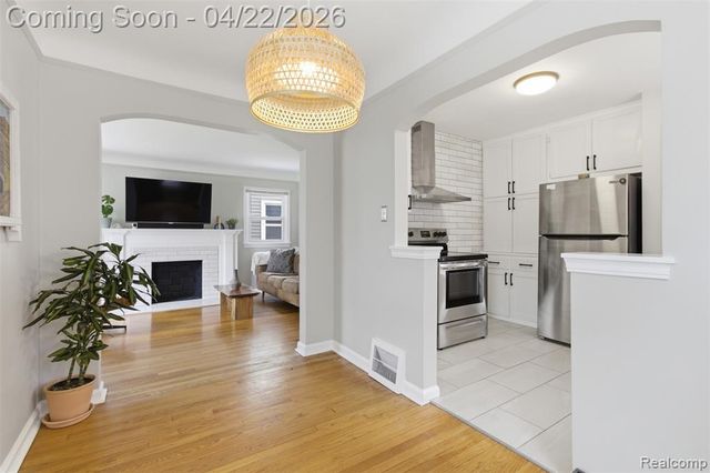 310 E Oakridge Street, Ferndale, MI 48220