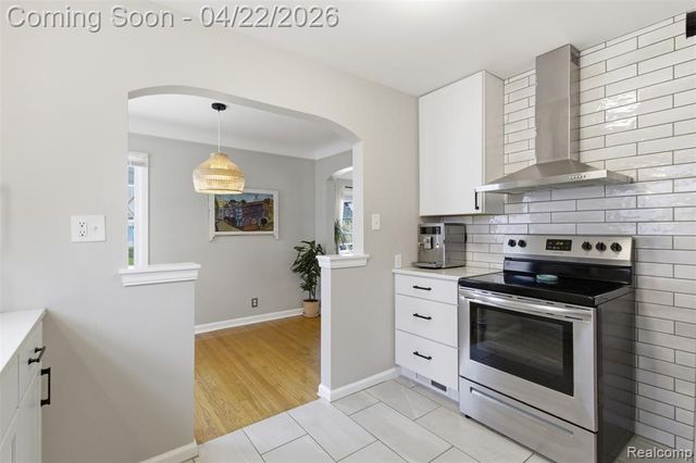 310 E Oakridge Street, Ferndale, MI 48220