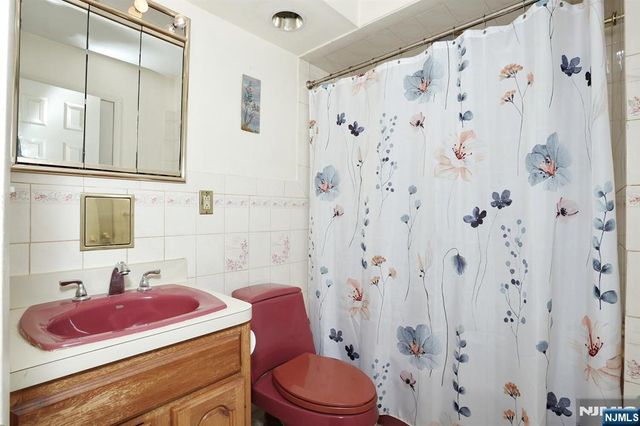 5 Linden, Emerson, NJ 07630