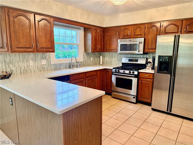 201 Steeplechase Drive 6, Willoughby Hills, OH 44092
