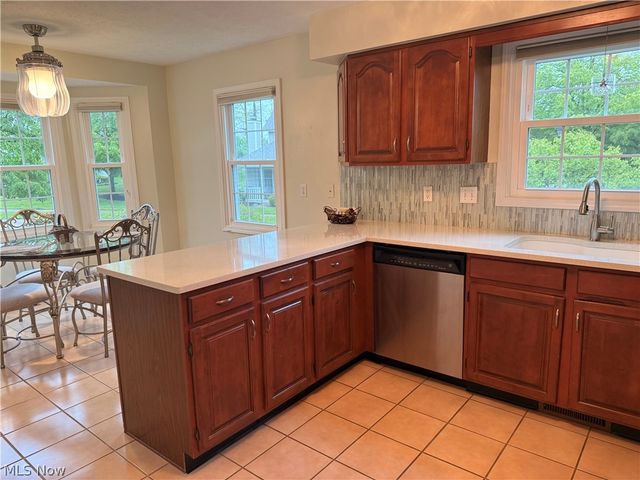 201 Steeplechase Drive 6, Willoughby Hills, OH 44092