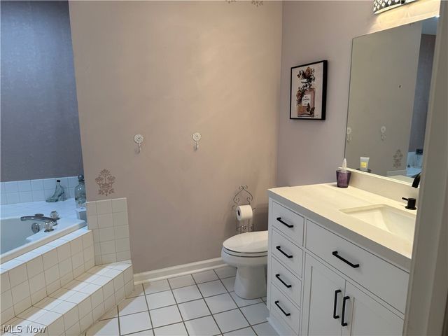 201 Steeplechase Drive 6, Willoughby Hills, OH 44092