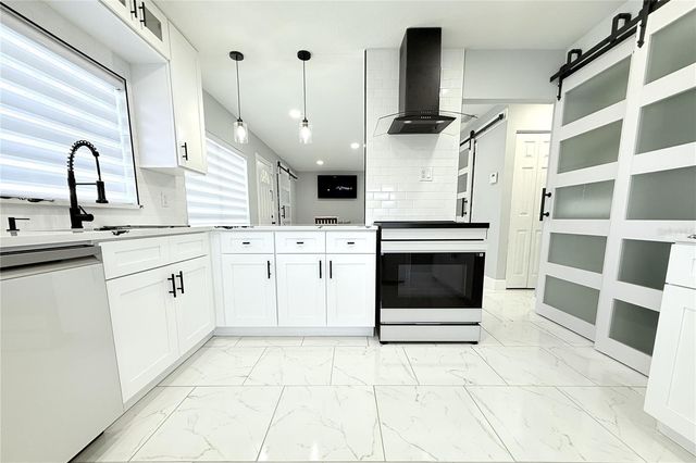 10301 FERNGLEN PLACE, Tampa, FL 33624